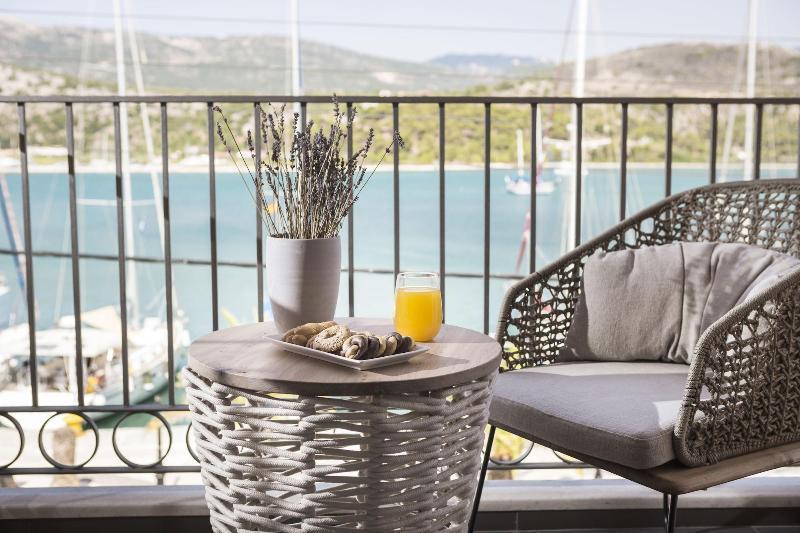 Argostoli Marina Suites Exterior photo